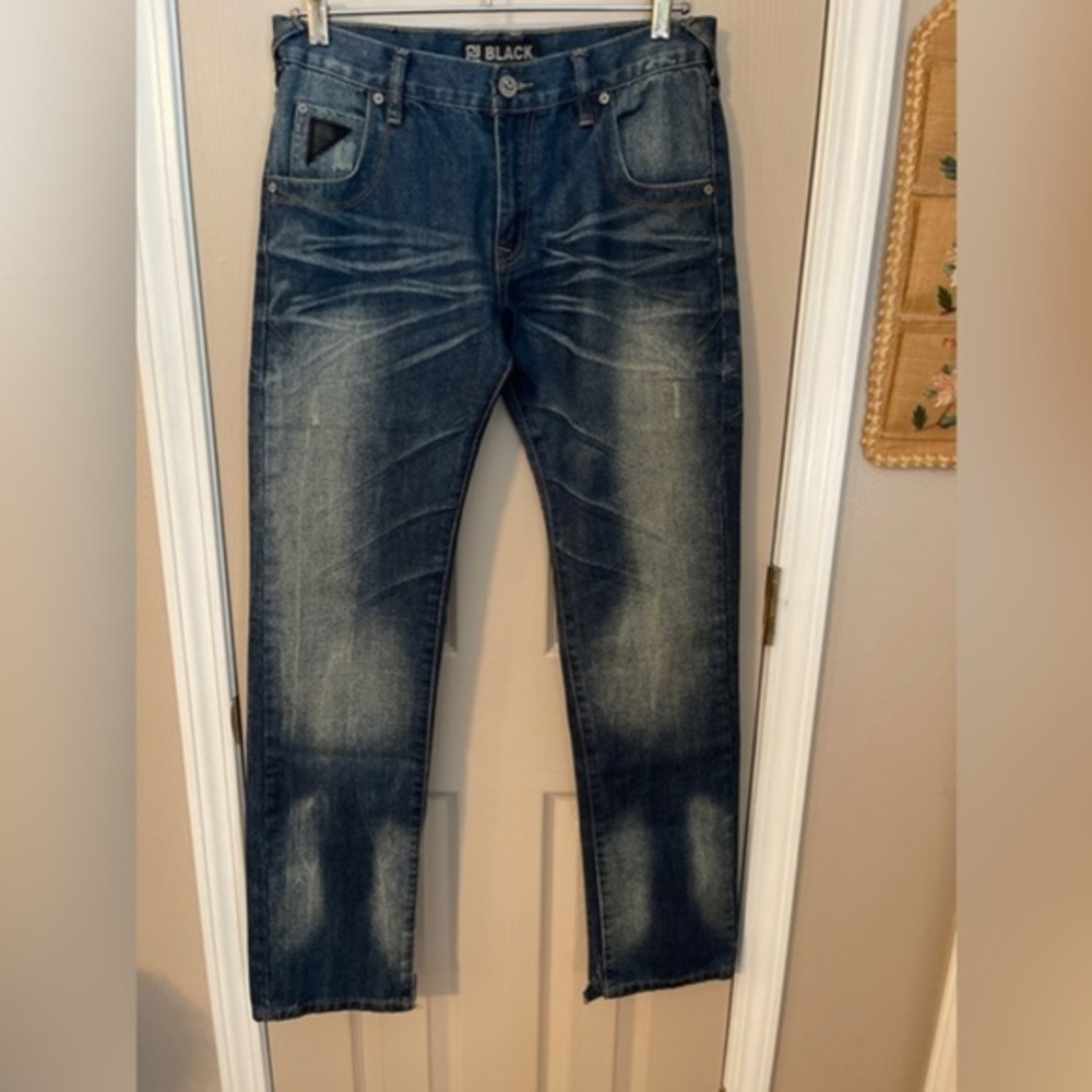 Rue21 Black Premium men’s medium wash blue distressed low rise slim jeans 30x32.